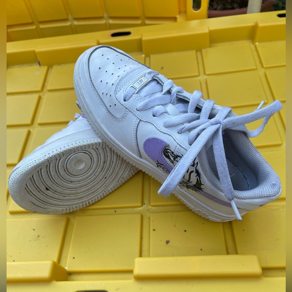 Nike air forces size 4.5